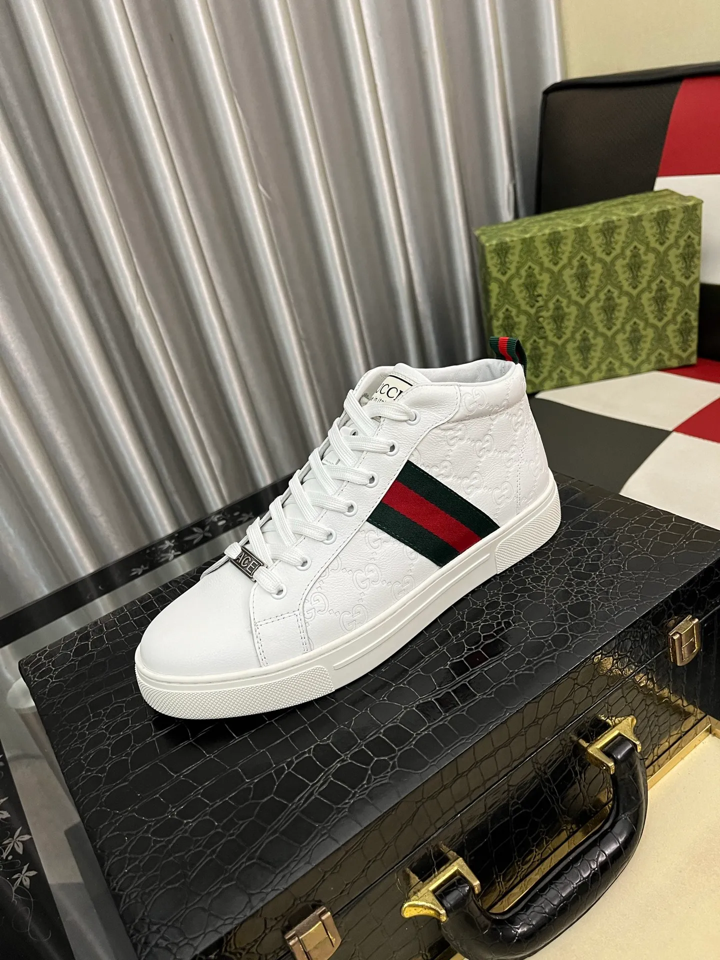 Men's shoes 💰460⌚️⌚️ 2025 new GUCCI Gucci 👊🏻 Upper 🇮🇹 imported first-layer cowhide 🇩🇪 lining imported sheepskin lining. The original outsole is molded to reflect the identity of every man, and the upper foot is elegant and stable🚶🏻🚶🏻The high-end custom counters reproduce the original version📯The shoe last remains unchanged regardless of wind and rain, and can withstand the verification of time🔍️,🔵 Size: 38-44.